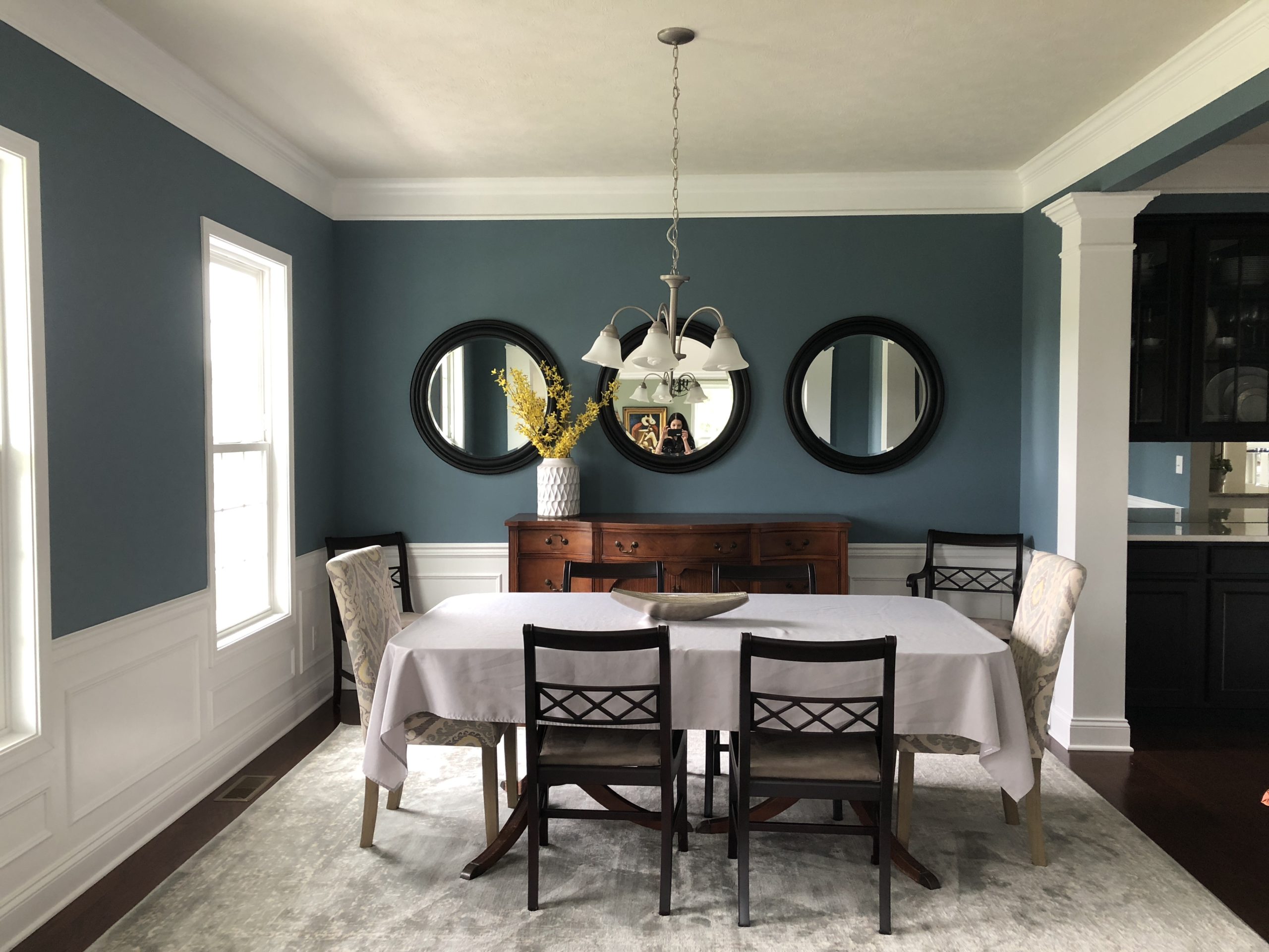 Modern dining on sale room colors